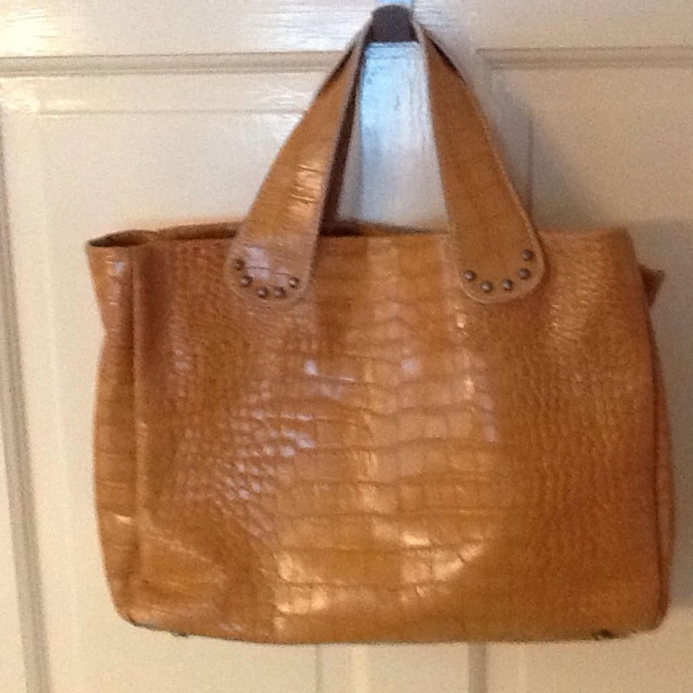 Regina Elegant Tan Crocodile-Embossed Tote Bagm